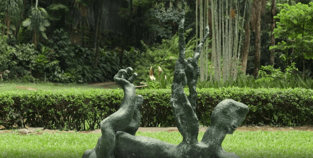 E o jardim também tem muitas obras de artes espalhadas (Foto Reprodução/Internet) E o jardim também tem muitas obras de artes espalhadas (Foto Reprodução/Internet)