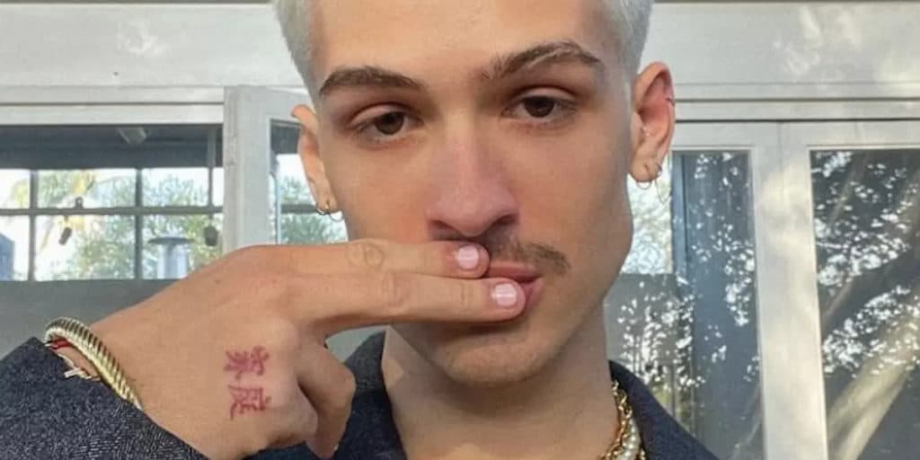 João Guilherme vê ex-BBB dizer o que pensa dele, retruca publicamente e confirma: "Sendo preconceituoso"