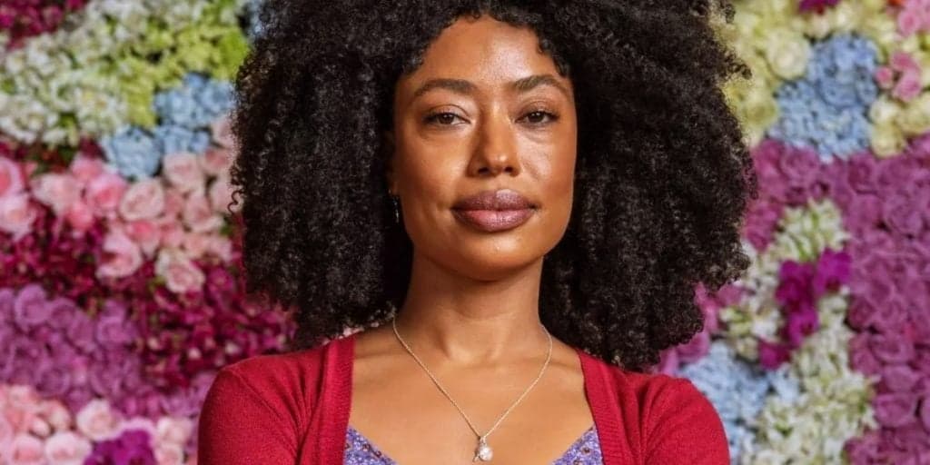 "Ela traz um segredo...", Mariana Nunes entrega passado de Judite na novela Todas as Flores