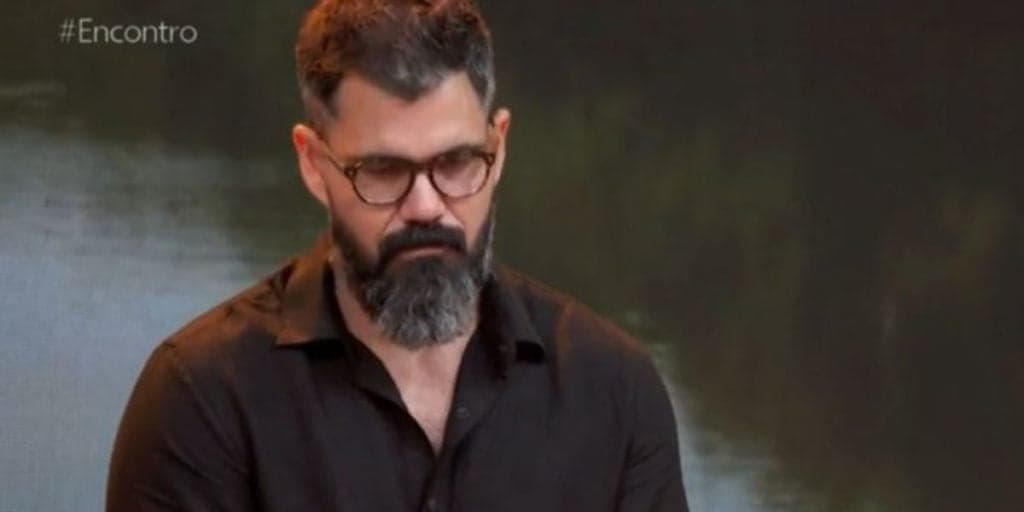 Juliano Cazarré fica aos prantos no Encontro, faz Silvero chorar e ator dispara: "Começou a nos destruir"