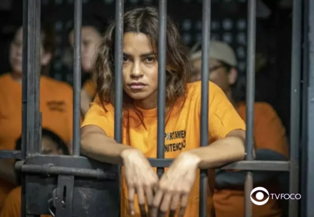 Travessia - Quando Brisa sai da cadeia? Mocinha é abandonada e 'mofa' na cadeia ao sofrer injustiça