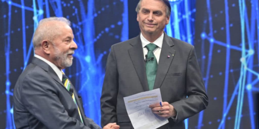 Debate com Lula e Bolsonaro faz audiência da Band disparar e até mesmo o Fantástico é ameaçado