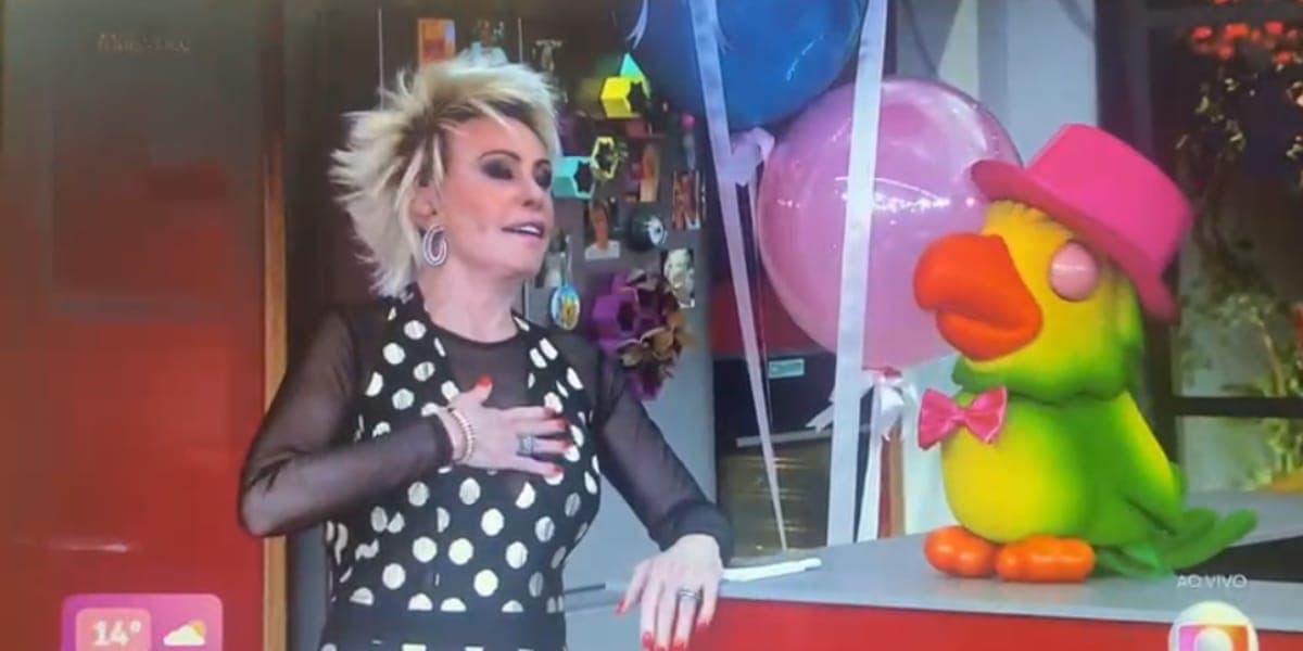 Ana Maria Braga leva as mãos ao peito após ouvir declaração de Roberto Carlos, parabenizando pelo programa (Reprodução: Globo) Ana Maria Braga leva as mãos ao peito após ouvir declaração de Roberto Carlos, parabenizando pelo programa (Reprodução: Globo)