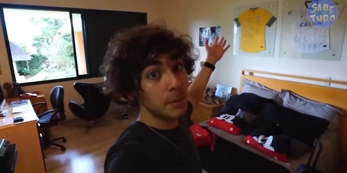 Quarto de Luca, filho de Galvão Bueno, com decorações esportivas (Reprodução: Youtube) Quarto de Luca, filho de Galvão Bueno, com decorações esportivas (Reprodução: Youtube)