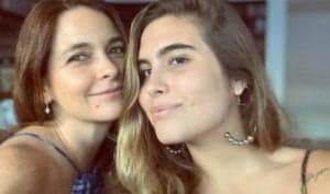 Filha de Cláudia Abreu é uma das mais lindas e vai ao ar no horário nobre da Globo, na novela Travessia e muitos não imaginam (Foto: Reprodução / Globo / Montagem TV Foco) Filha de Cláudia Abreu é uma das mais lindas e vai ao ar no horário nobre da Globo, na novela Travessia e muitos não imaginam (Foto: Reprodução / Globo / Montagem TV Foco)