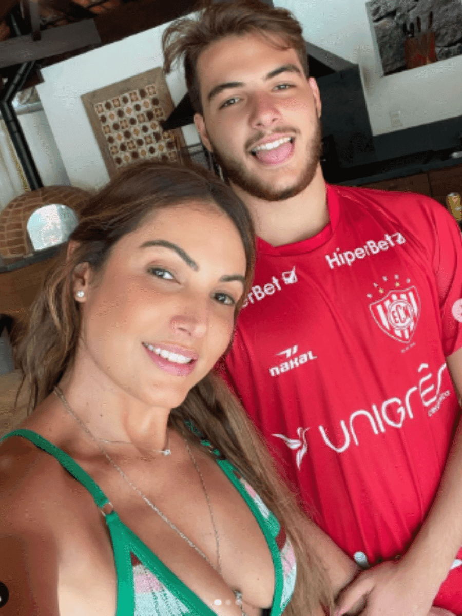 http://tvfoco.uai.com.br/wp-content/uploads/2015/05/Daniela-Mercury.jpg