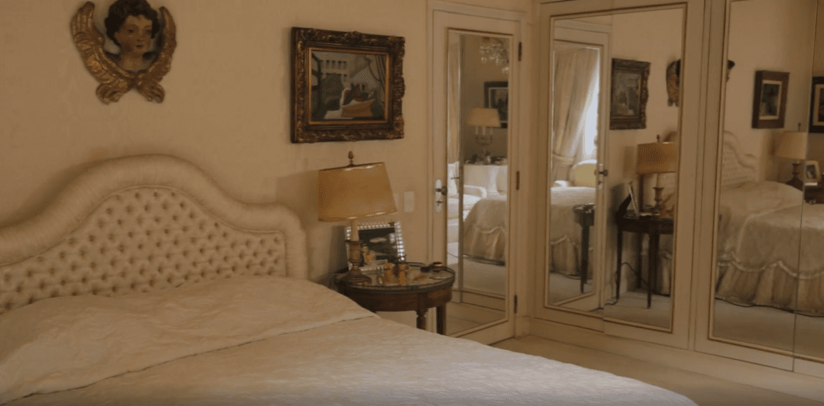 Um dos quartos da mansão extremamente confortável (Foto Reprodução/Internet) Um dos quartos da mansão extremamente confortável (Foto Reprodução/Internet)
