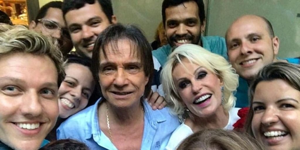 Roberto Carlos teve ataque no palco e o que fez com convidados gerou situação humilhante: “Não vou aguentar”