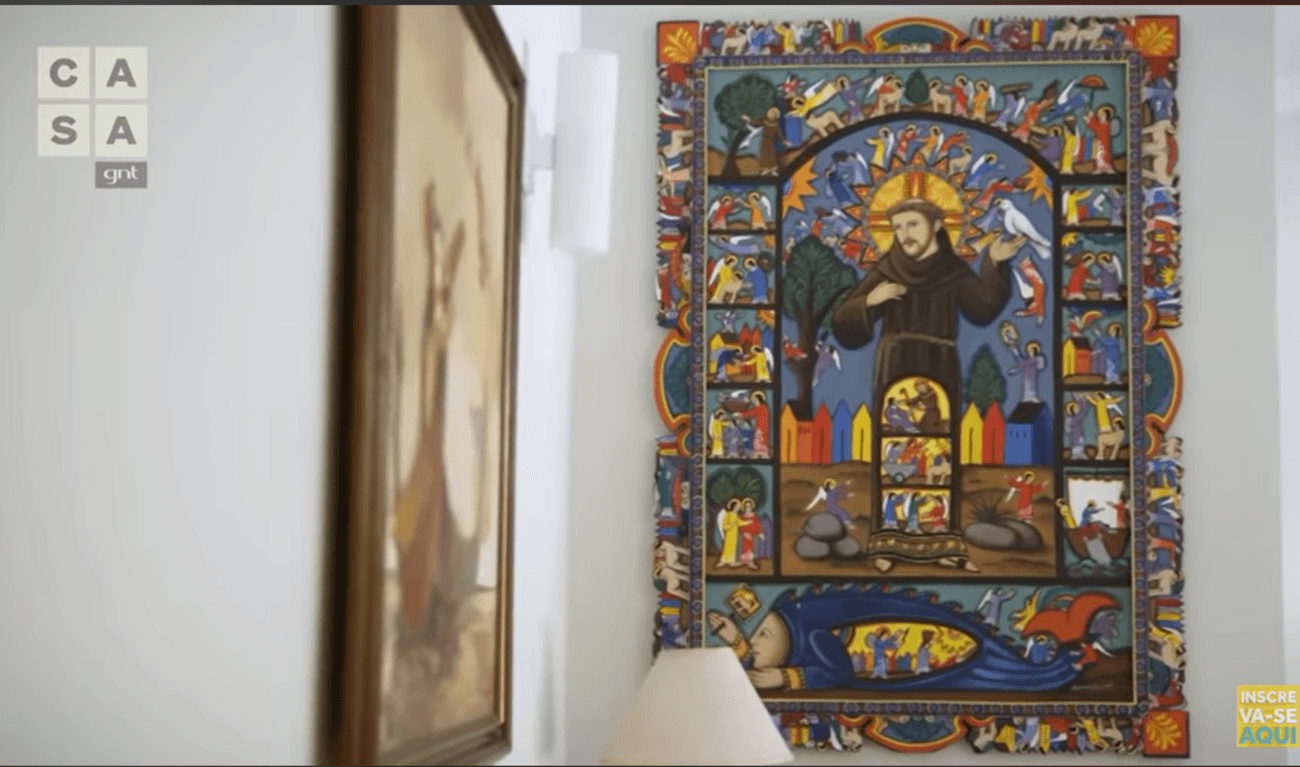 O santuário de Arlete Salles, com a imagem do protetor dos animais, "São Francisco de Assis" (Foto Reprodução/Youtube)