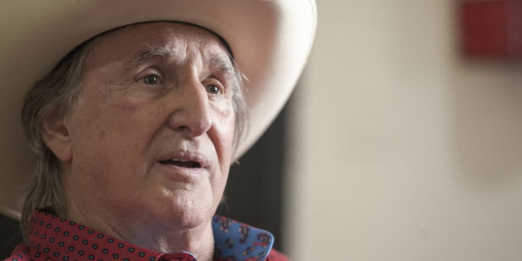 Crítico ferrenho, Sérgio Reis vai aos estúdios de Pantanal e crava: "A Globo teve que me aturar"
