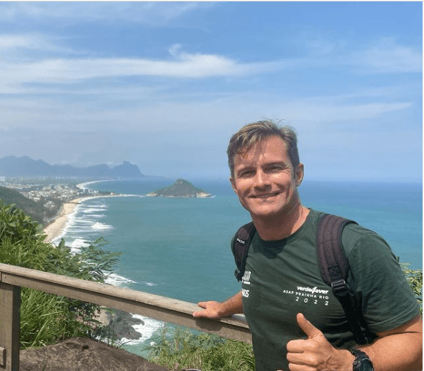  Claudio Heinrich, astro de Uga Uga, da Globo,  está longe da televisão há quase uma década e surgiu irreconhecível  - Reprodução Instagram