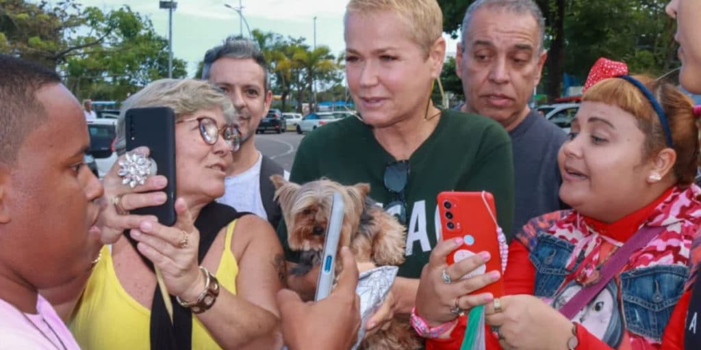 Xuxa coloca mulher na fila para votar, é acusada de furar e barraco com senhora acontece: “No teu nível”