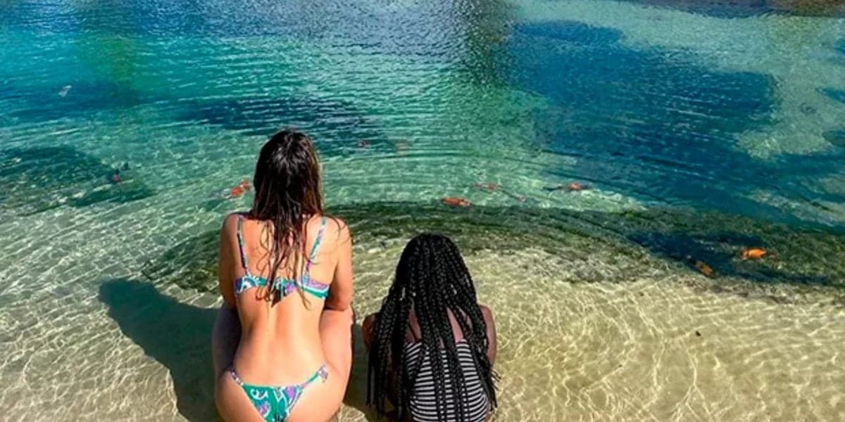 Gio Ewbank e Titi curtindo o lago (Foto Reprodução/Internet)