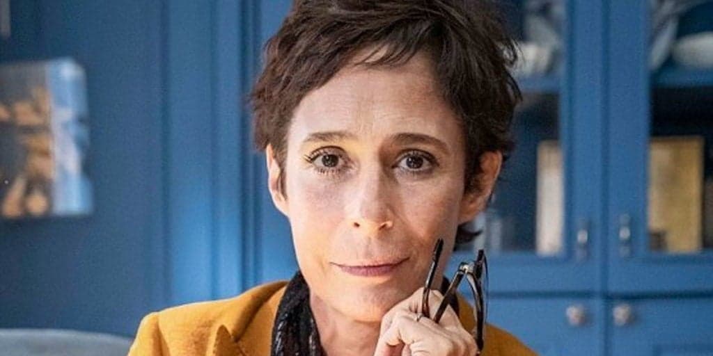 Andréa Beltrão tem flagra público só de biquíni aos 59 anos e prova que deixa muita novinha no chinelo