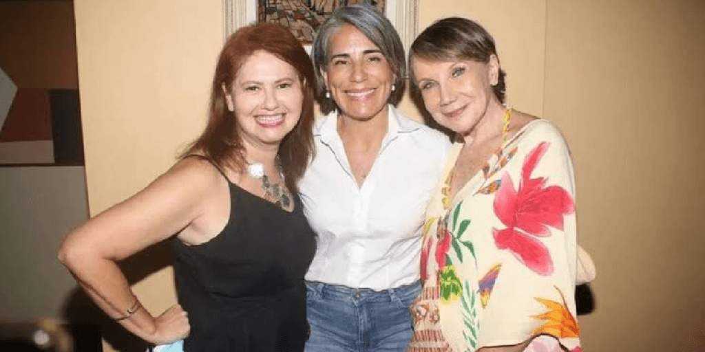 Atriz de Outro Lado do Paraíso agride fisicamente jornalista e arma barraco em evento: “Dar na minha cara”