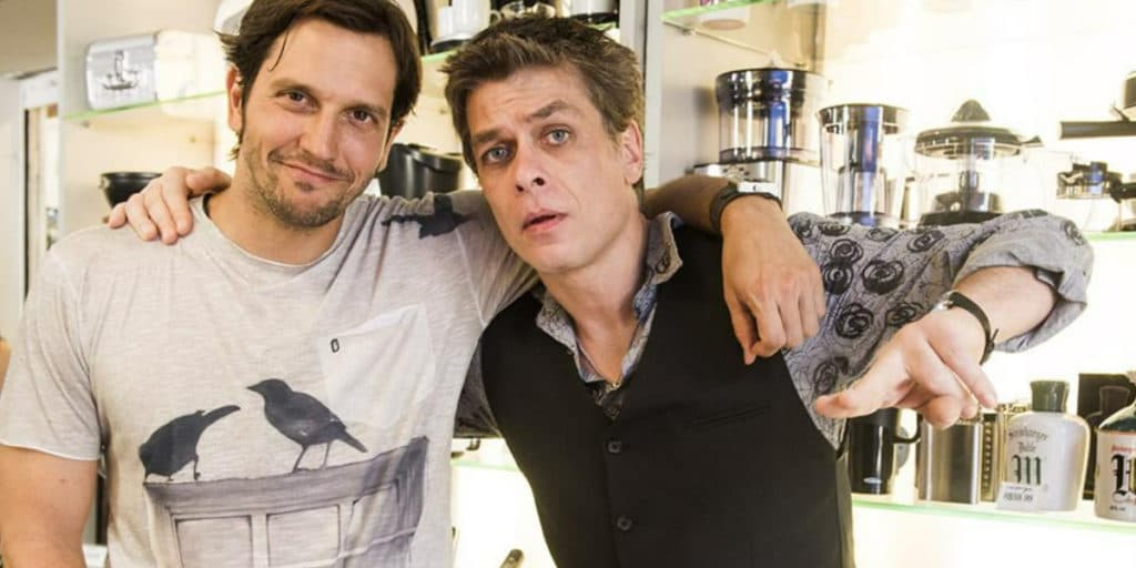 Astro de Tapas e Beijos foi duramente atacado por beijo gay e se pronunciou: "Sou a favor do amor"