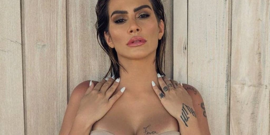 Cleo Pires confirmou sexo a três no banheiro e detalhou até trans@ pelos camarins da Globo