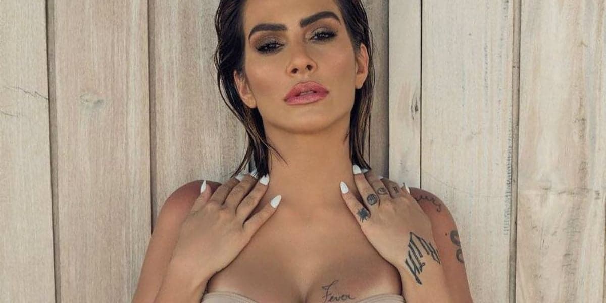 Cleo Pires confirmou sexo a três no banheiro e detalhou até trans@ pelos camarins da Globo - Reprodução Cleo Pires confirmou sexo a três no banheiro e detalhou até trans@ pelos camarins da Globo - Reprodução