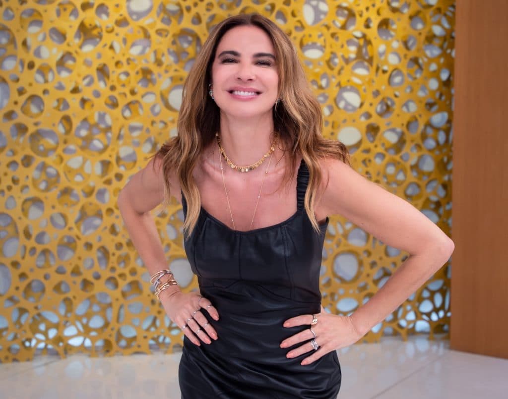 http://tvfoco.uai.com.br/wp-content/uploads/2015/05/Daniela-Mercury.jpg