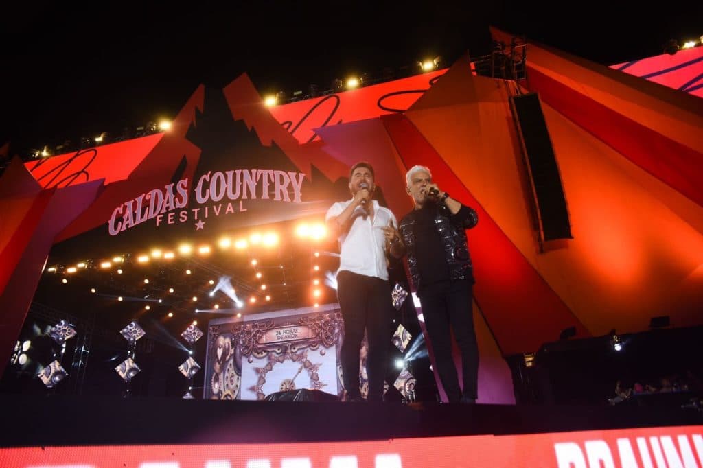 Matogrosso e Mathias apresentam música em parceria com Luan Santana no Caldas Country Festival