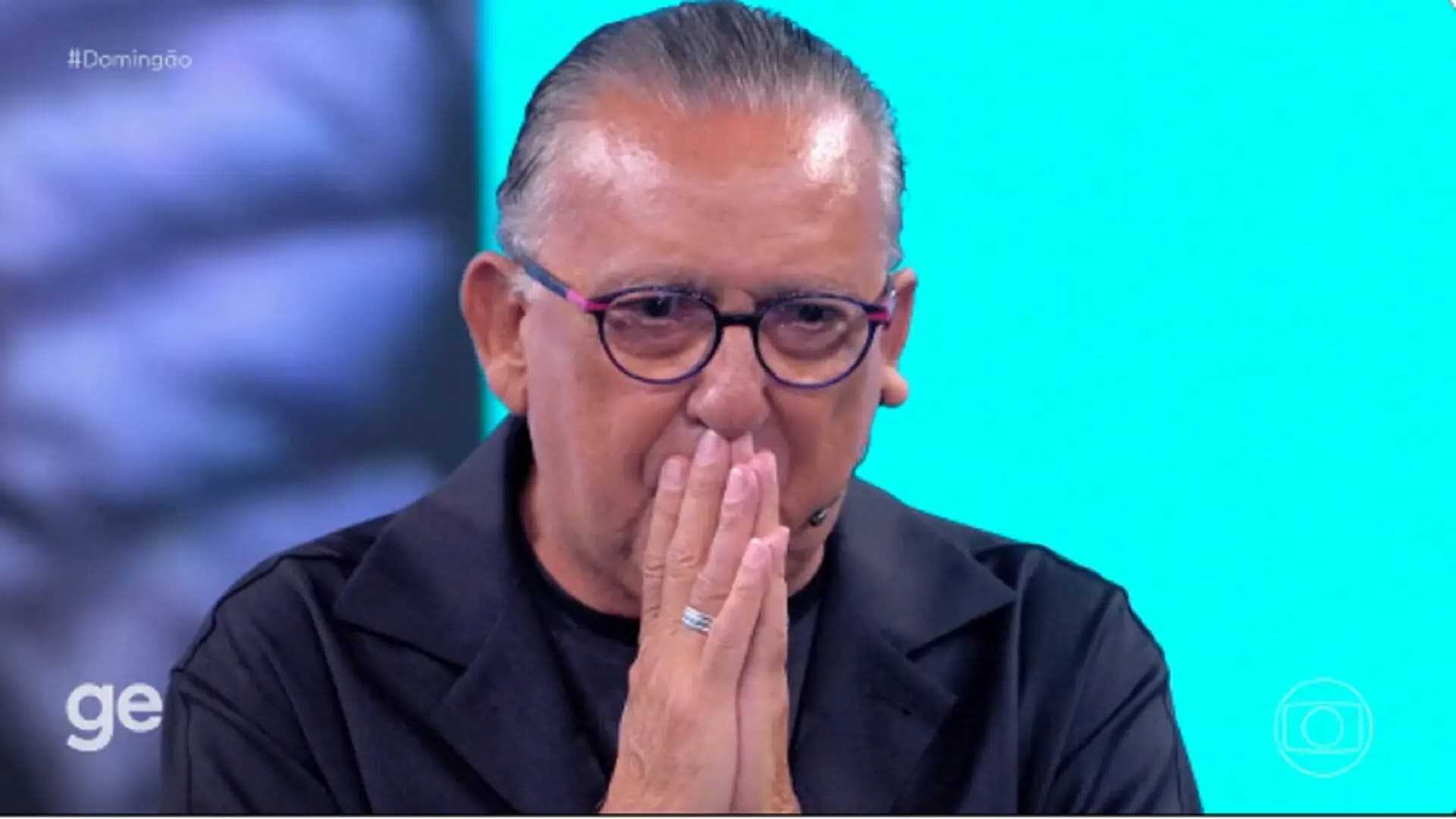 Ao vivo na Globo, o rei do futebol, Pelé, fez linda homenagem ao Galvão Bueno, e narrador não conteve as lágrimas - Reprodução Ao vivo na Globo, o rei do futebol, Pelé, fez linda homenagem ao Galvão Bueno, e narrador não conteve as lágrimas - Reprodução