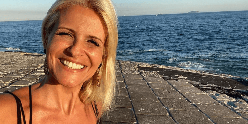 Ex-paquita rebate críticas ao corpo após sofrer sequelas de doença: "Não é desleixo"