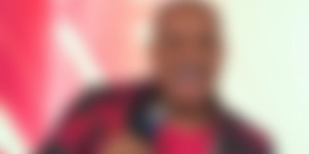Identidade de namorada misteriosa de cantor é exposta, após ele confirmar que ela faz sexo an@l nele