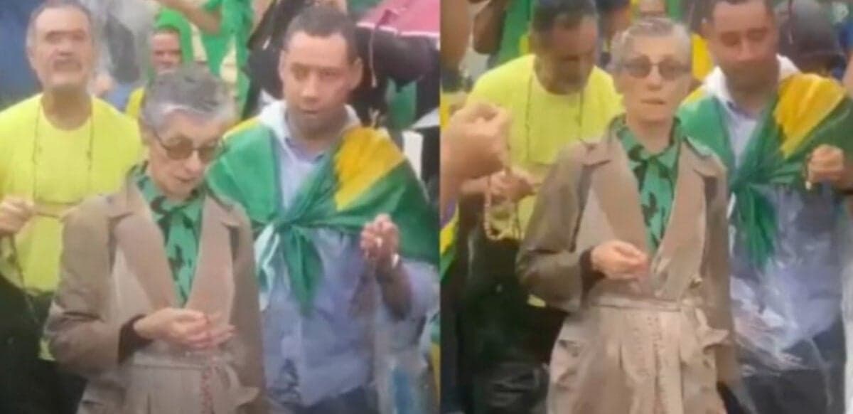 No ar em Travessia, Cássia Kis se une a bolsonaristas, se ajoelha na chuva, no meio da multidão e clama (Foto: Reprodução / Internet) No ar em Travessia, Cássia Kis se une a bolsonaristas, se ajoelha na chuva, no meio da multidão e clama (Foto: Reprodução / Internet)