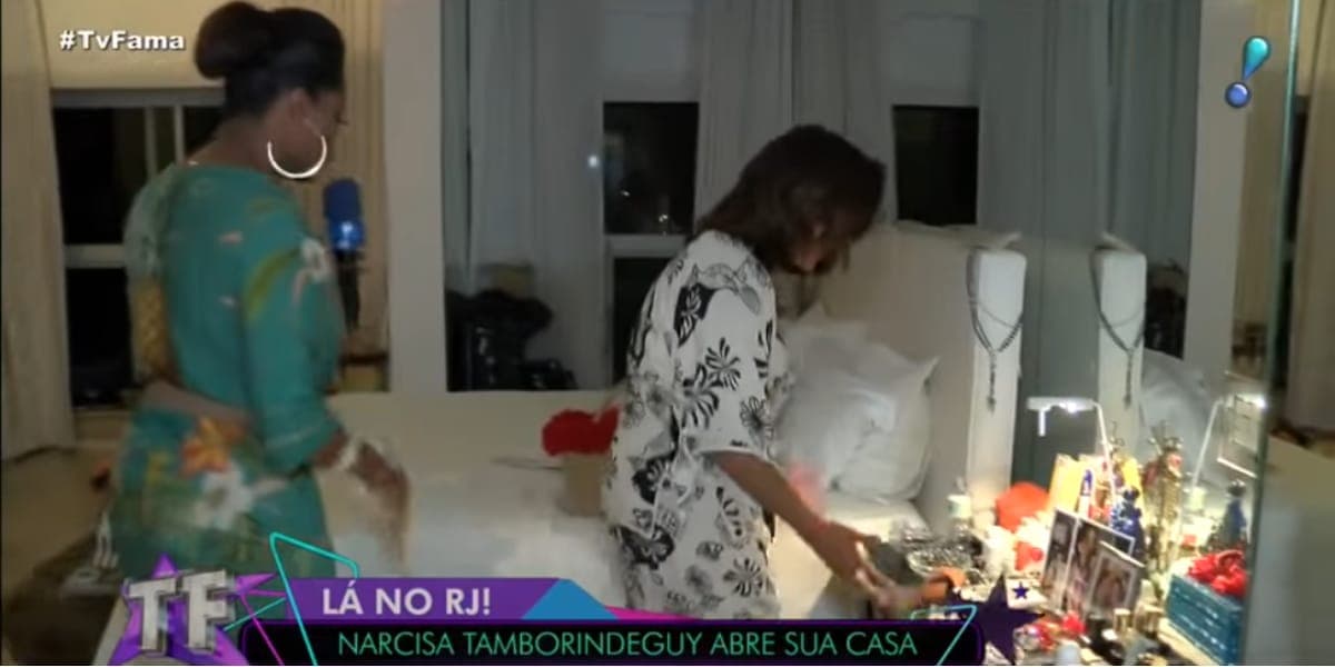 Enorme quarto da atriz (Reprodução: RedeTV!)