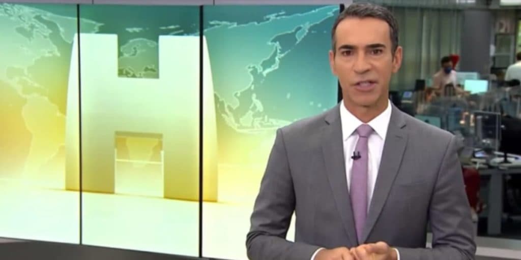 César Tralli caminha nos estúdios do JH, mal termina boa tarde e faz comunicado: "A decisão foi tomada"