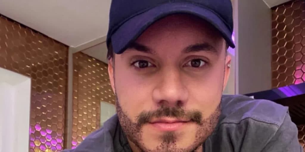 Eliezer sente fortes dores no peito e é diagnosticado com doença rara no coração: "A dor piorou''