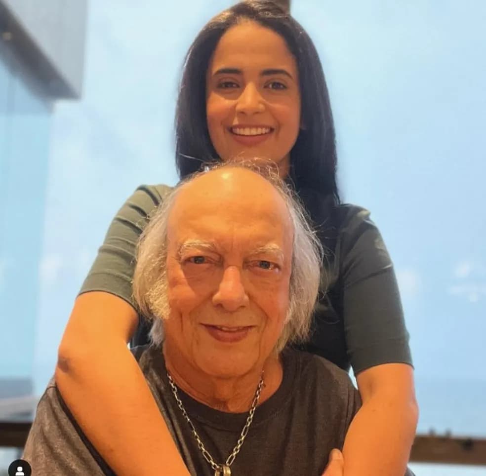 Viúva de Erasmo Carlos, Fernanda Passos, faz desabafo doloroso revelando que o marido morreu em seus braços Viúva de Erasmo Carlos, Fernanda Passos, faz desabafo doloroso revelando que o marido morreu em seus braços