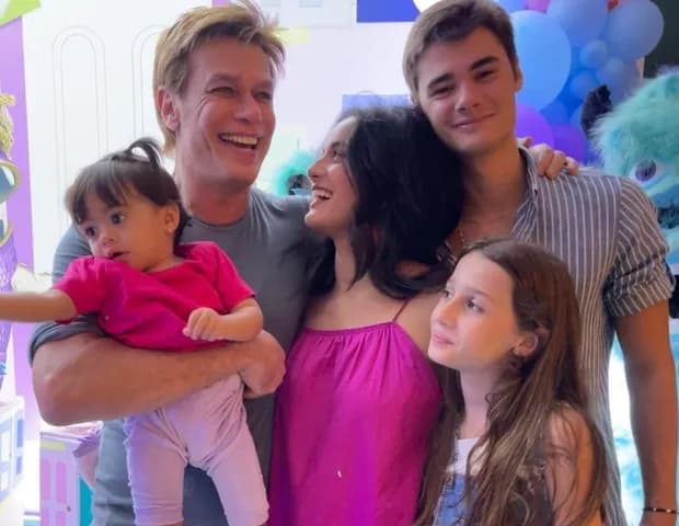 Fábio Assunção com filhos e sua atual mulher (Foto: Instagram) Fábio Assunção com filhos e sua atual mulher (Foto: Instagram)