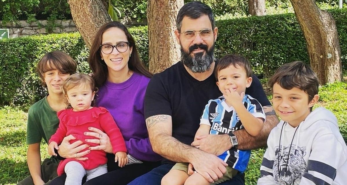 A linda família de Juliano Cazarré e Letícia; a caçula segue internada