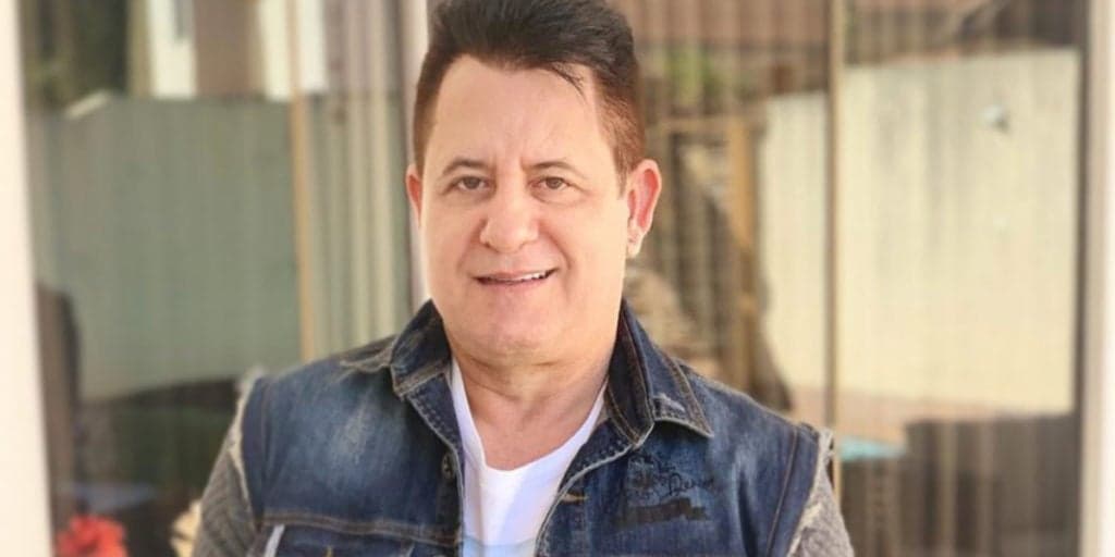 Marrone, da dupla com Bruno, é flagrado de sunga e caindo de bêbado na praia: "Quase se afogou''