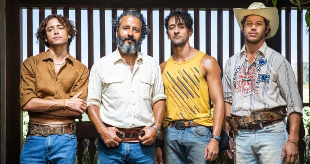 Galã da novela Pantanal se assumiu em público ao trocar linda namorada por um homem