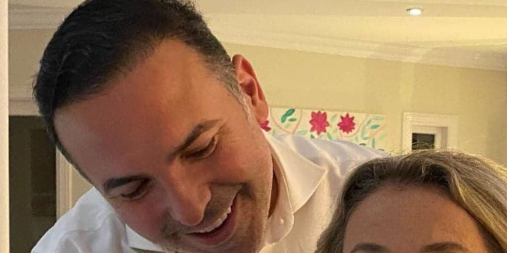Gottino é casado com mulher novinha e beleza inenarrável de loira causa espanto: "Uma menina"