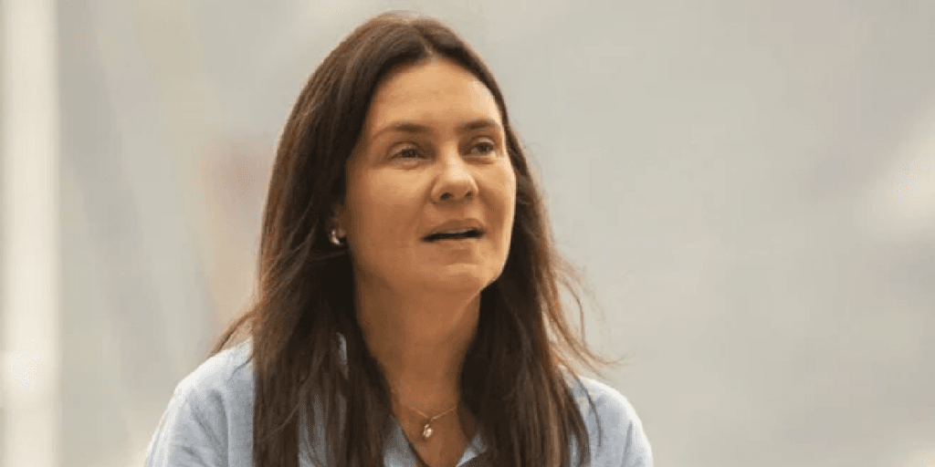 Adriana Esteves confessou sério problema de saúde e que precisou renascer para sair de situação triste
