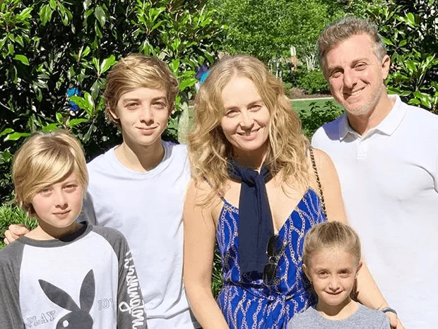 Angélica com a família reunida (Foto: Divulgação)