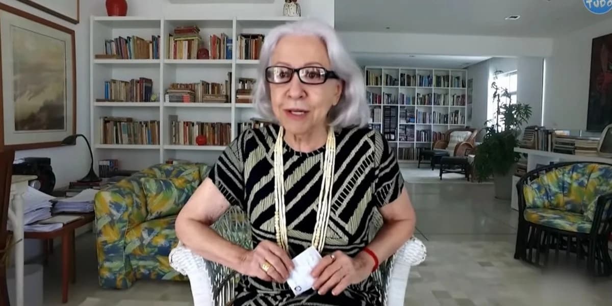 visão mais ampla dos livros e decorações ( Foto Reprodução/Internet)
