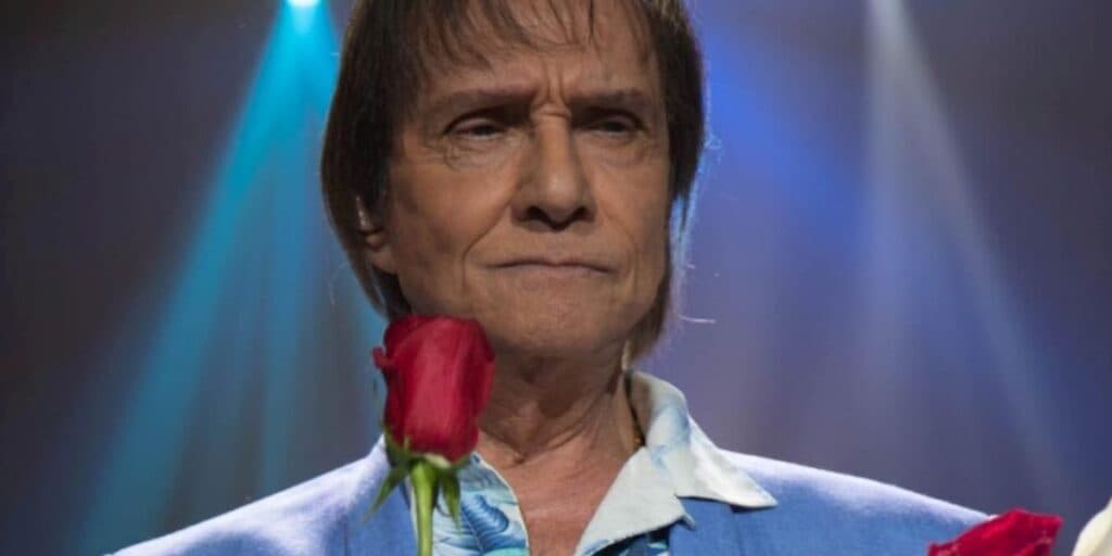 Surto, cala a boca, luto e choro: Roberto Carlos quebra fragilidade imperial que construiu