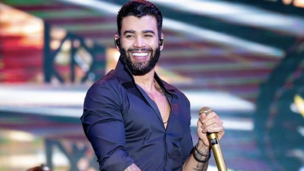 Gusttavo Lima é esnobado em praça pública e população se revolta com cantor: "Lixo de gente, lixo de música"