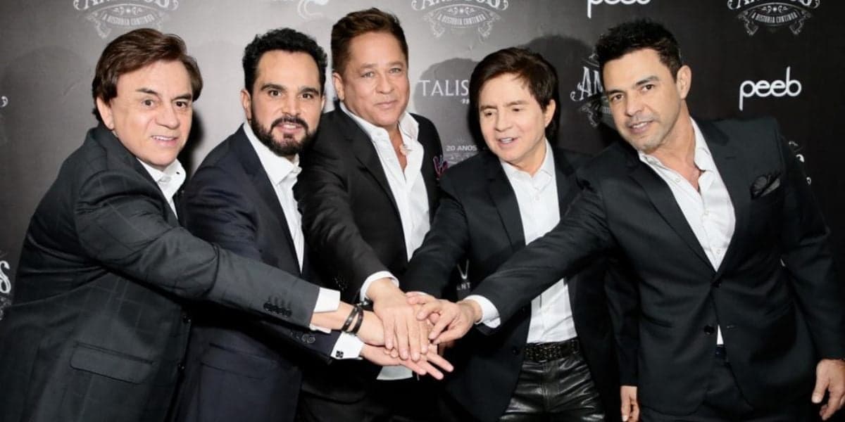 Um dos noOs Amigos cobram R$2 milhões por cada show que se apresentarão juntos (Reprodução: Instagram)mes de maior sucesso do mundo sertanejo, Leonardo segue em alta mesmo após tantos anos de carreira e tem faturado bastante com seus shows. O cantor, aliás, já pode se dar ao luxo de escolher quais shows e eventos fará, diferentemente dos artistas novos que chegam a fazer quase 30 shows em um mês. O cachê do cantor Leonardo está avaliado em R$ 280 mil.... - Veja mais em https://www.uol.com.br/splash/noticias/2022/06/11/os-caches-de-gusttavo-lima-simone-e-simaria-ze-neto-e-outros-sertanejos.htm?cmpid=copiaecola Um dos noOs Amigos cobram R$2 milhões por cada show que se apresentarão juntos (Reprodução: Instagram)mes de maior sucesso do mundo sertanejo, Leonardo segue em alta mesmo após tantos anos de carreira e tem faturado bastante com seus shows. O cantor, aliás, já pode se dar ao luxo de escolher quais shows e eventos fará, diferentemente dos artistas novos que chegam a fazer quase 30 shows em um mês. O cachê do cantor Leonardo está avaliado em R$ 280 mil.... - Veja mais em https://www.uol.com.br/splash/noticias/2022/06/11/os-caches-de-gusttavo-lima-simone-e-simaria-ze-neto-e-outros-sertanejos.htm?cmpid=copiaecola