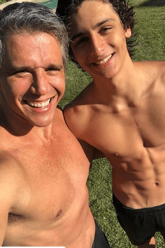 Márcio Garcia e Pedro curtindo um dia de sol (Foto: Divulgação)