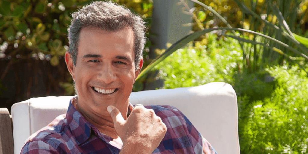 Marcos Pasquim fica contra a parede no Faustão, expõe beijo técnico e diz que gosta de 'colocar a língua'