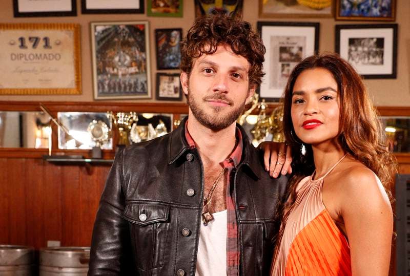 Chay Suede e Lucy Alves (Foto: Reprodução)