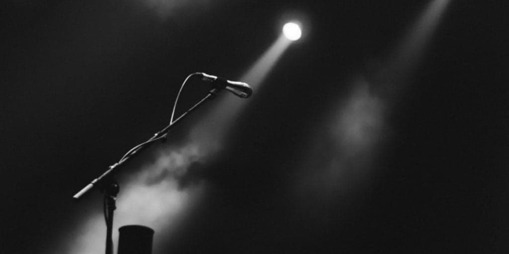 Cantora famosa recebe diagnóstico de doença rara, descobre que não tem cura e cancela todos os shows