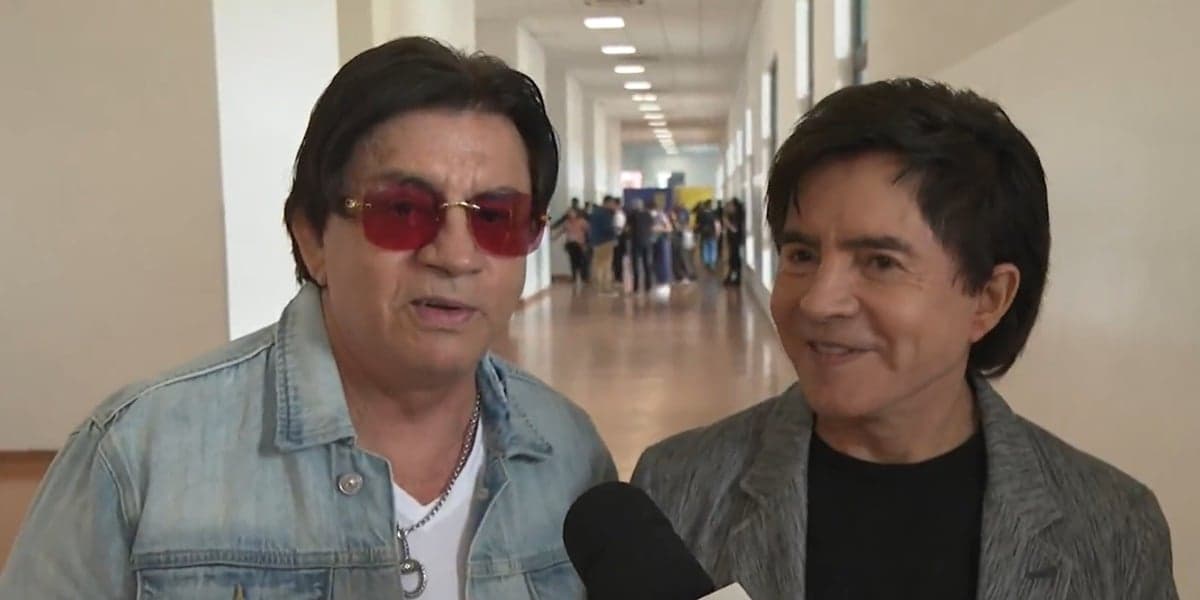 Chitãozinho e Xororó divulgaram a nova série, protagonizada por Rodrigo e Felipe Simas, no Jornal Nacional (Foto: Reprodução / TV Globo)