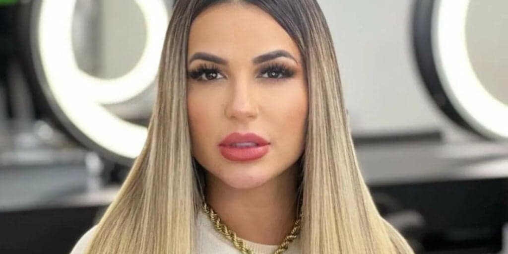 Deolane Bezerra fica cara a cara com desafeto e toma atitude inacreditável em público: "Meu Deus"