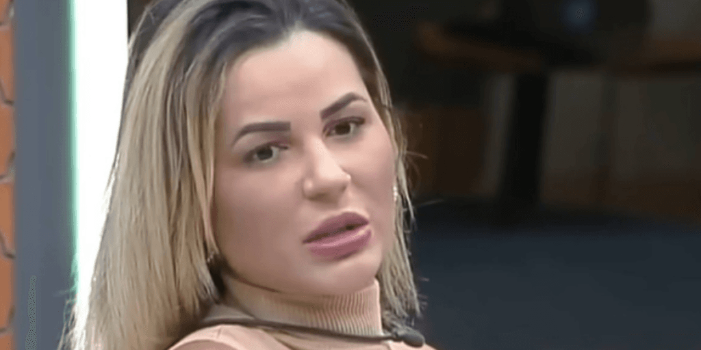 A Fazenda 14: Deolane mete o pau na própria família e ataca em momento de raiva: "Não tenho família''